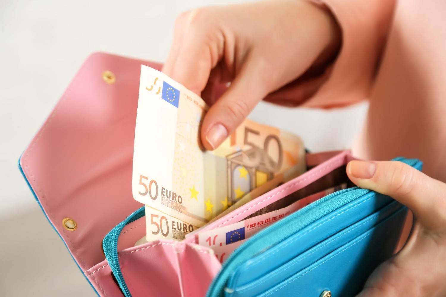 viajes dinero